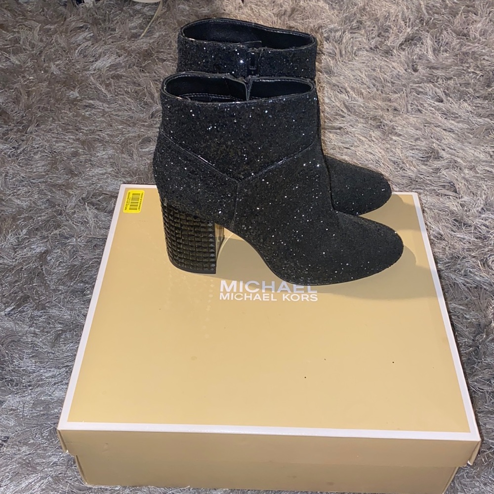 Original micheal kors boots size 7 glittery all over only worn once